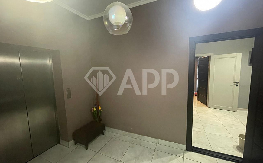 Помещение в центре с панорамнами окнами. фото