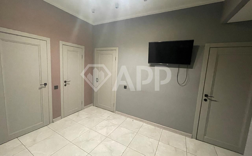 Помещение в центре с панорамнами окнами. фото