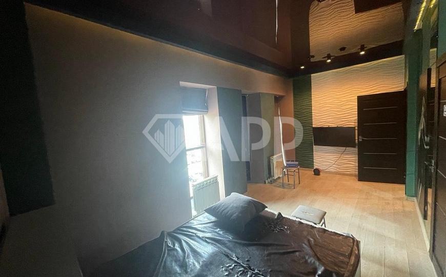 Помещение в центре с панорамнами окнами. фото