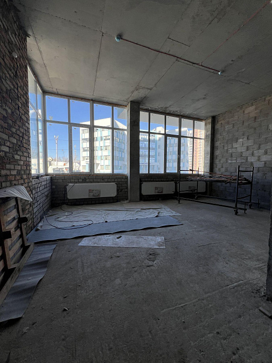 Сдается в аренду помещение346м2 в Новом ЖК Волгарь с панорамным остеклением. фото