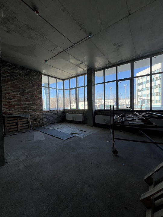 Сдается в аренду помещение346м2 в Новом ЖК Волгарь с панорамным остеклением. фото