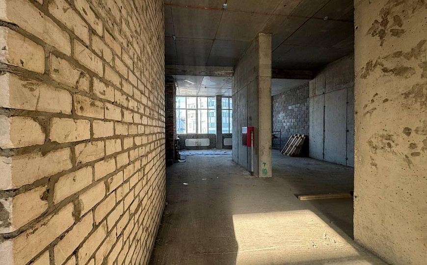 Сдается в аренду помещение346м2 в Новом ЖК Волгарь с панорамным остеклением. фото