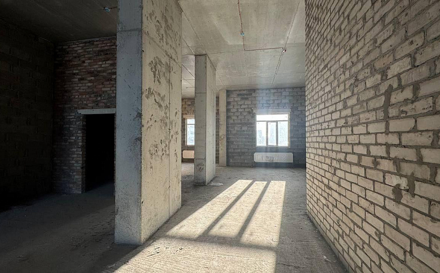 Сдается в аренду помещение346м2 в Новом ЖК Волгарь с панорамным остеклением. фото