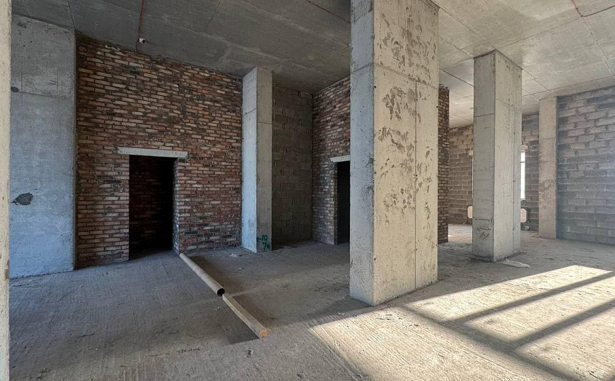 Сдается в аренду помещение346м2 в Новом ЖК Волгарь с панорамным остеклением. фото