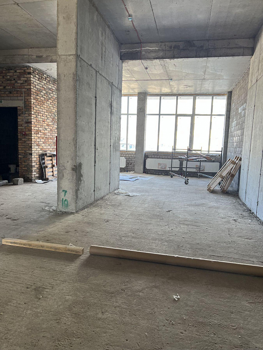 Сдается в аренду помещение346м2 в Новом ЖК Волгарь с панорамным остеклением. фото