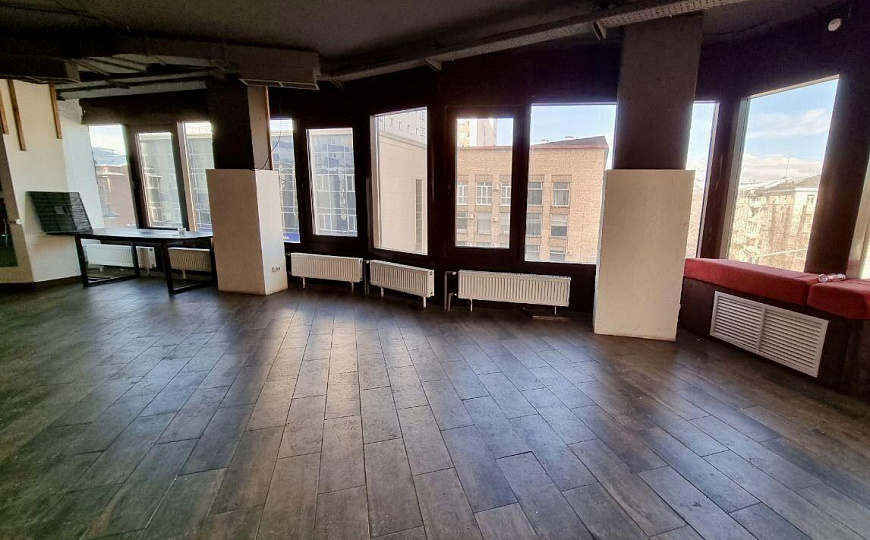 Здание 818,8 м² на 1 линии ул. Молодогвардейской фото