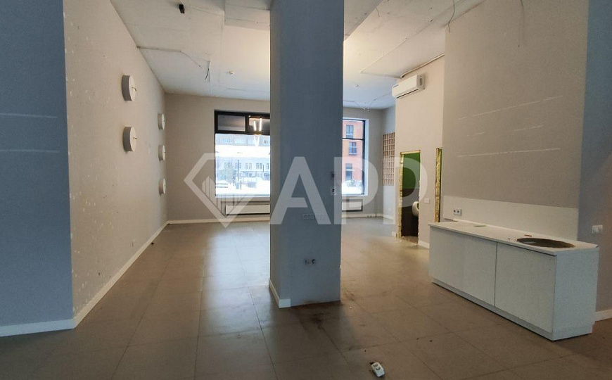 Сдаю площадь в ЖК, в стилобате, 127 м. фото