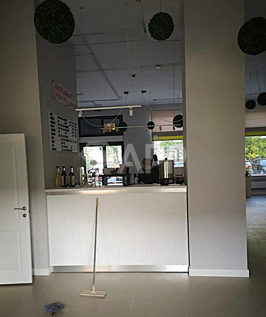 Сдаю площадь в ЖК, в стилобате, 127 м. фото