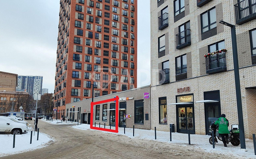 Сдаю площадь в ЖК, в стилобате, 127 м. фото