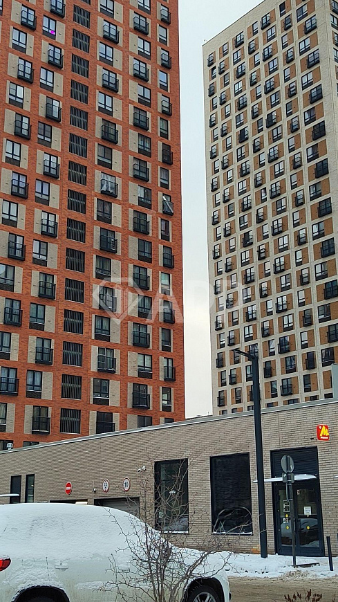 Сдаю площадь в ЖК, в стилобате, 127 м. фото