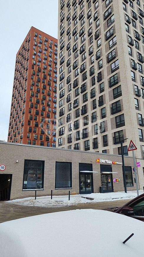 Сдаю площадь в ЖК, в стилобате, 127 м. фото