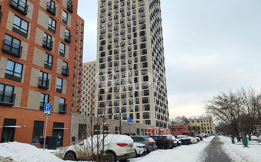 Сдаю площадь в ЖК, в стилобате, 127 м. фото