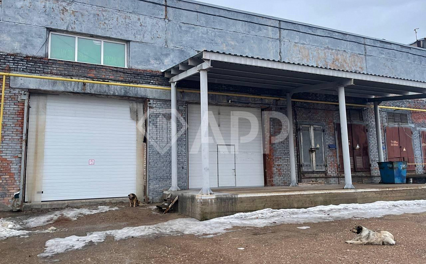 Теплый склад на территории города фото