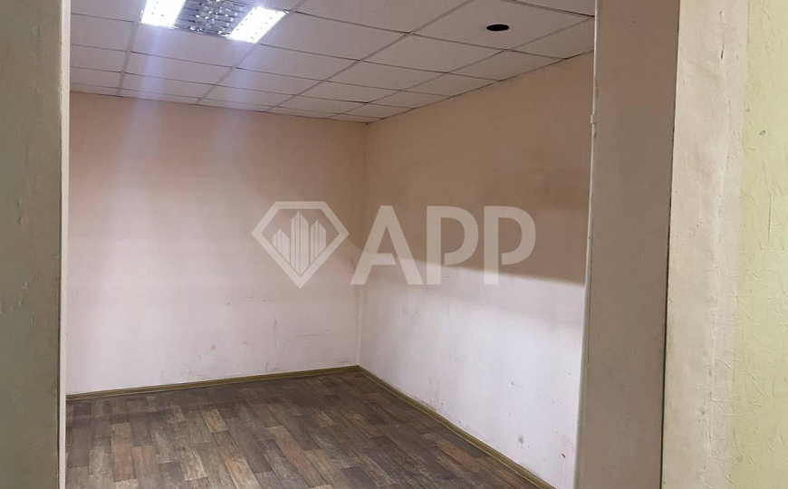 Теплый склад на территории города фото