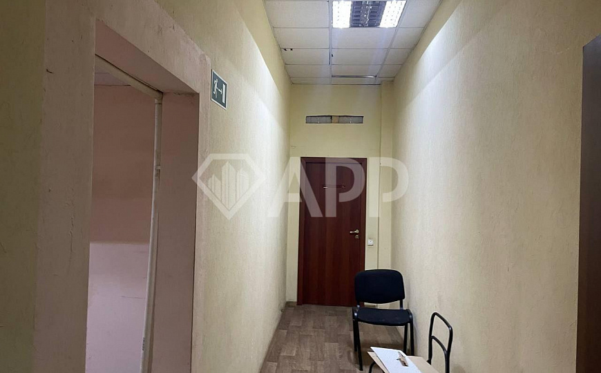 Теплый склад на территории города фото