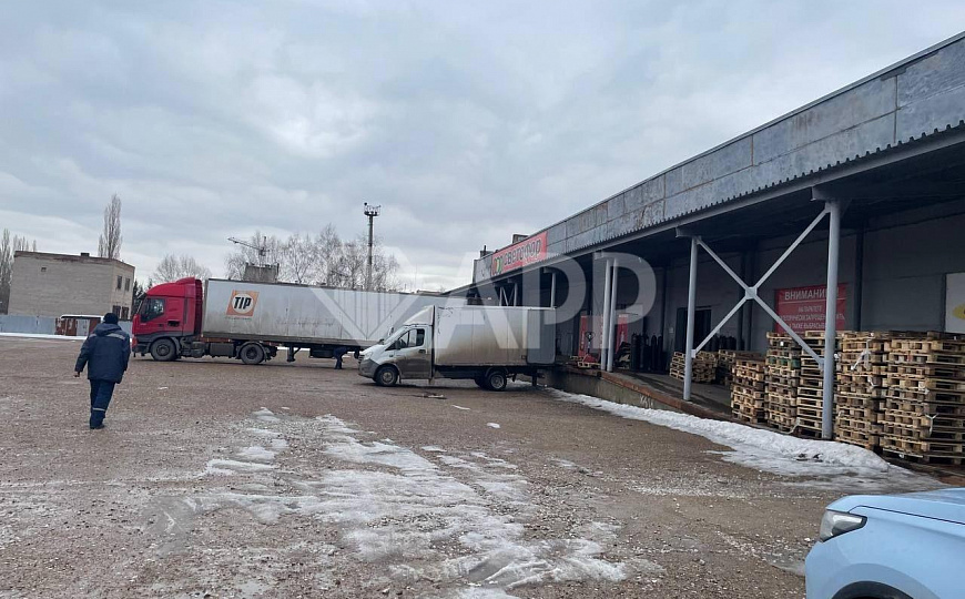 Теплый склад на территории города фото