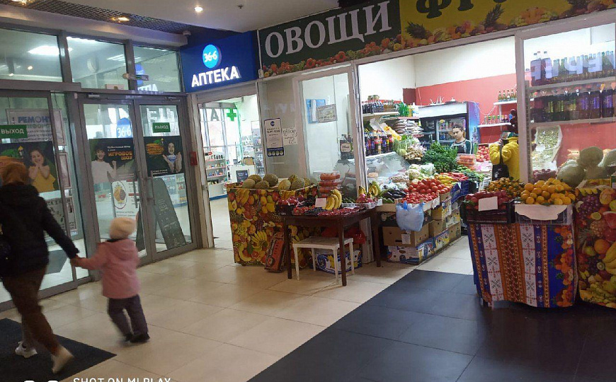 В ТЦ место у центрального входа фото