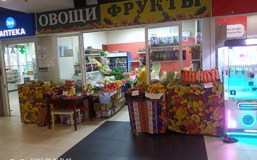 В ТЦ место у центрального входа фото