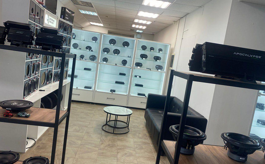 Торговое помещение на 1-й линии фото