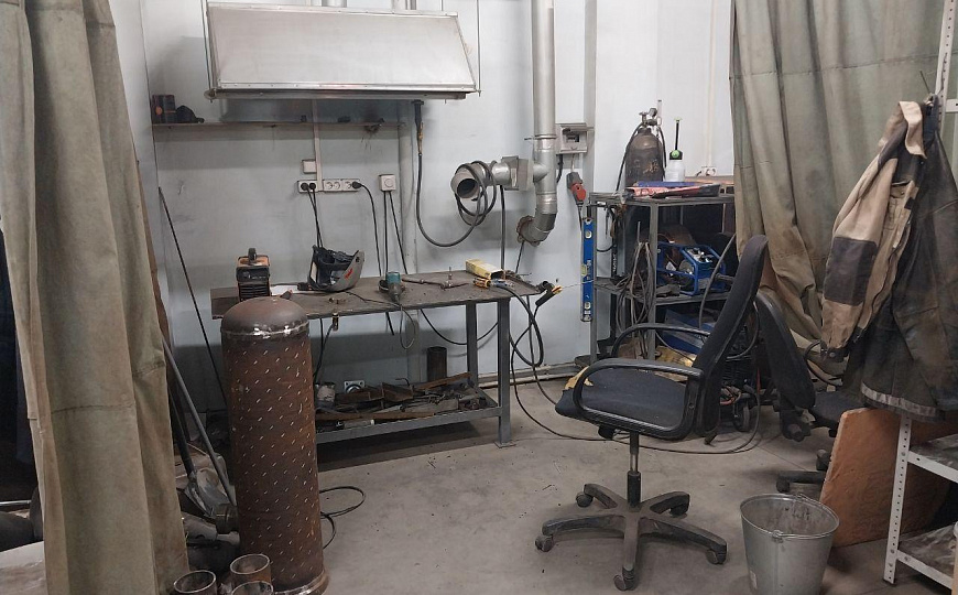 Производственное здание 200 м2 на ЗУ 6 соток фото