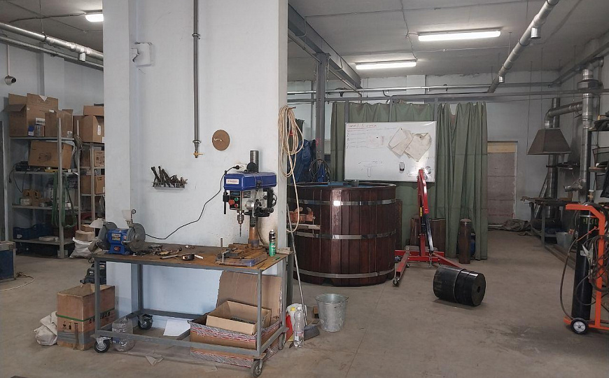 Производственное помещение, 200 м² на земле 6,6 соток фото