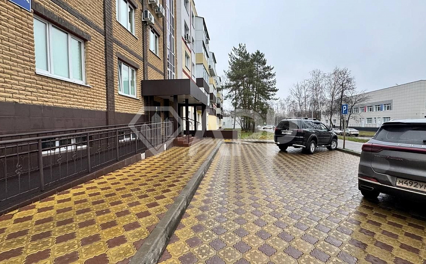  Офисное помещение в аренду  135м2 фото