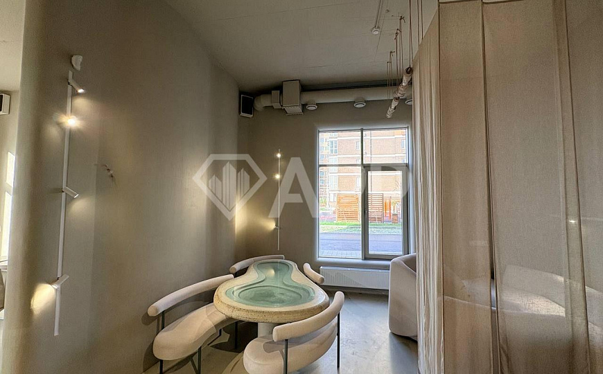 Сдаю торговое помещение, 66,3 м² фото