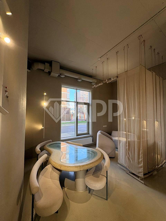 Сдаю торговое помещение, 66,3 м² фото