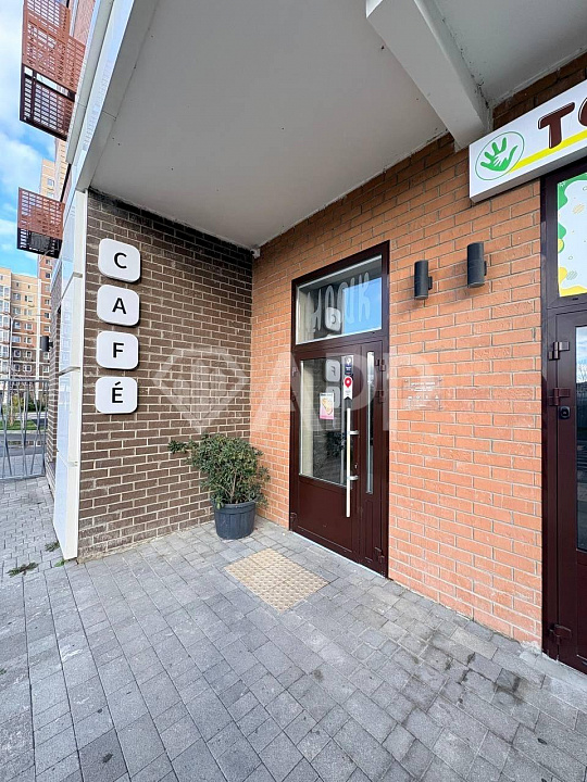 Сдаю торговое помещение, 66,3 м² фото