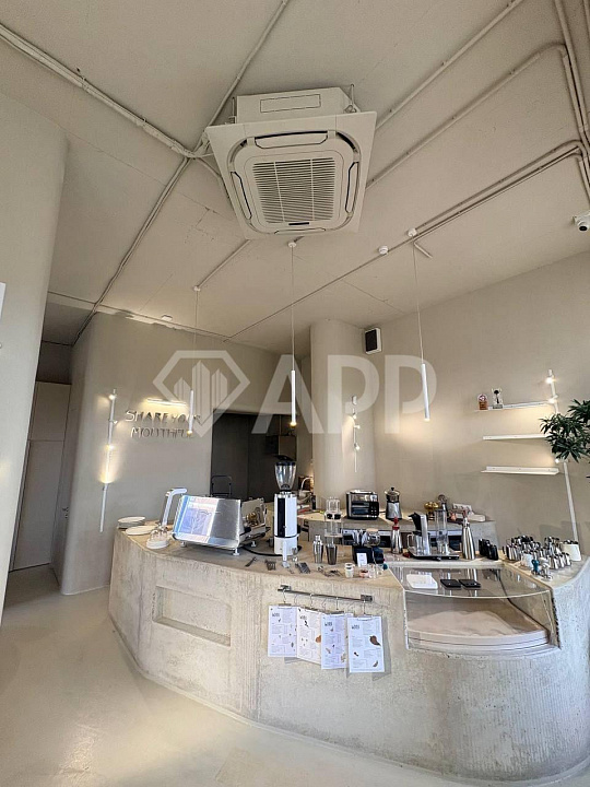 Сдаю торговое помещение, 66,3 м² фото