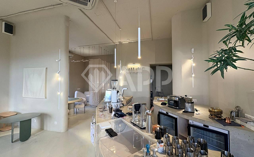 Сдаю торговое помещение, 66,3 м² фото