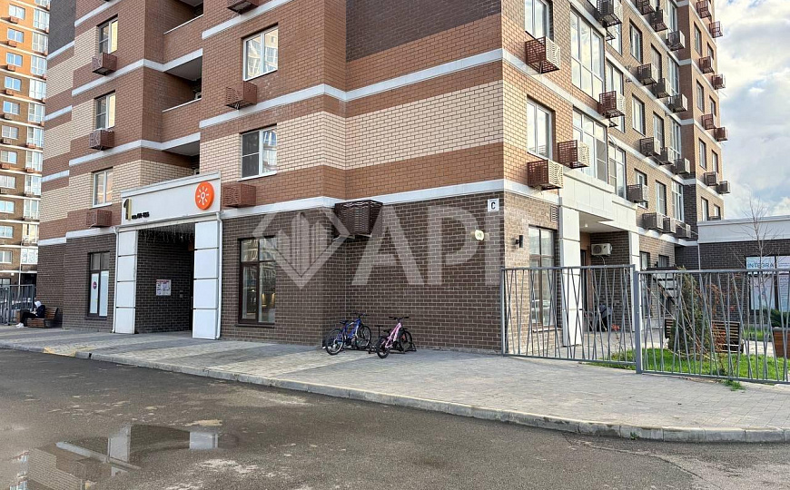 Продам торговое помещение 66,3 м2 фото