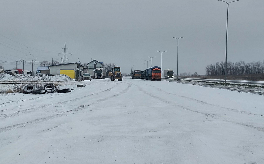 Продается участок земли площадью 0,5 Га с фундаментом под АЗС на федеральной автодороге фото