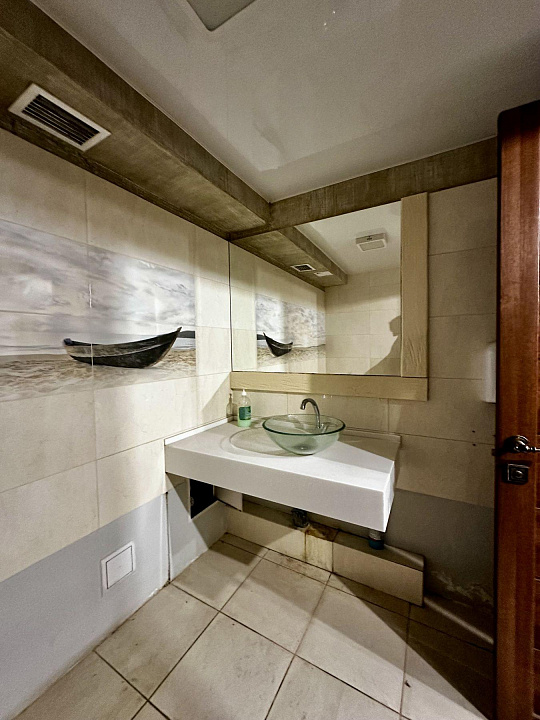 Продажа 280 м2 на 1 линии пр-та Победы д.10 фото