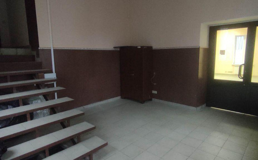 Сдам аренду отдельностоящее здание, можно по частям. фото