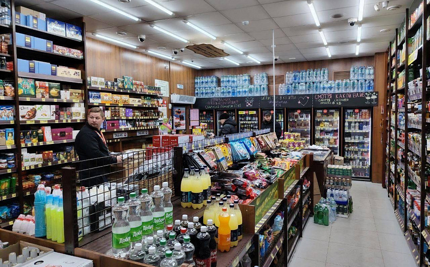 Помещение с панорамным окном  91 м² фото