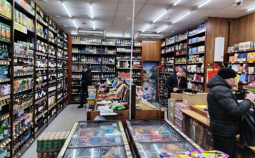 Помещение с панорамным окном  91 м² фото