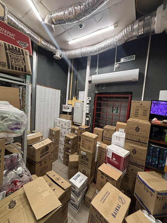 Помещение с панорамным окном  91 м² фото