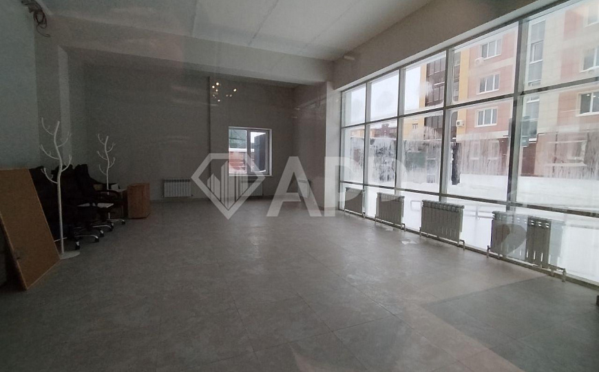 Помещение свободного назначения с витражными окнами, 58,9 м2 фото