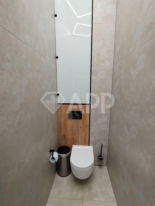 Помещение свободного назначения с витражными окнами, 58,9 м2 фото