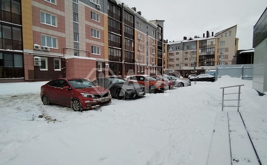 Помещение свободного назначения с витражными окнами, 58,9 м2 фото