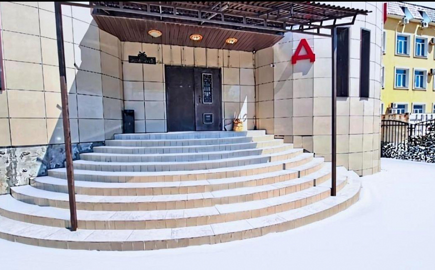 Цоколь 250 м2 на первой линии под караоке, бильярд, доставку еды фото