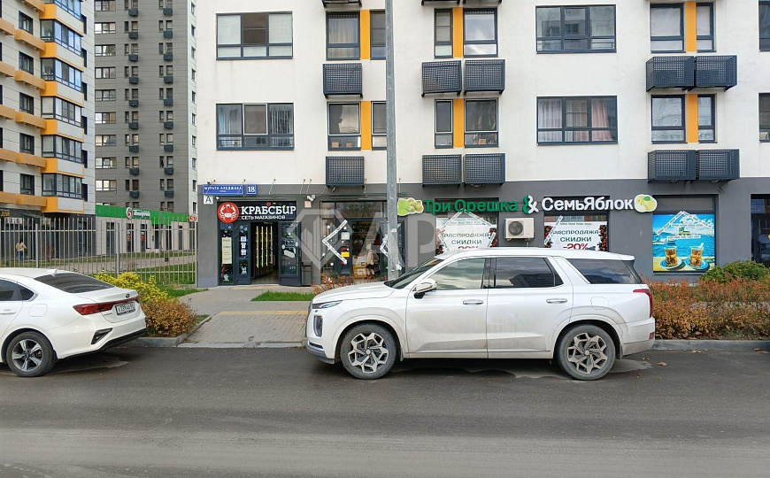 Сдам торговое помещение, 102,7 м² фото