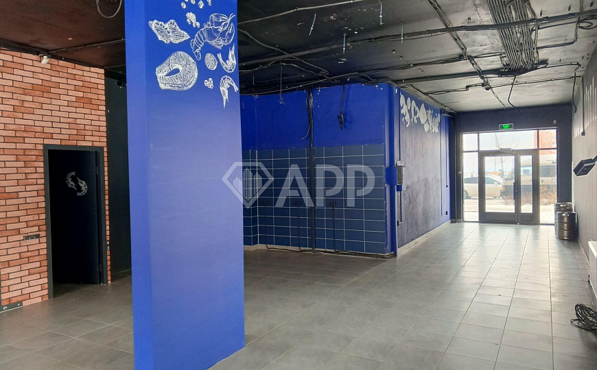 Сдам торговое помещение, 102,7 м² фото