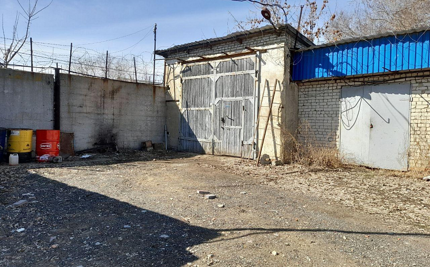 База с гаражными боксами и офисом фото