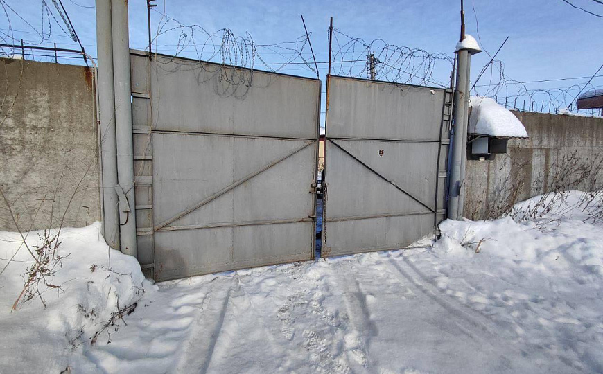 База с гаражными боксами и офисом фото