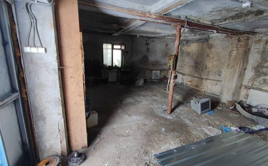 База с гаражными боксами и офисом фото