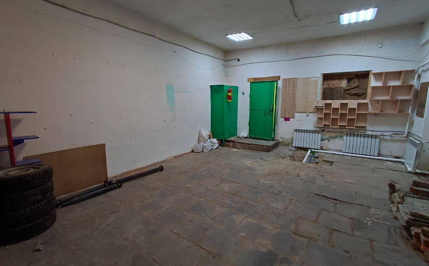 База с гаражными боксами и офисом фото