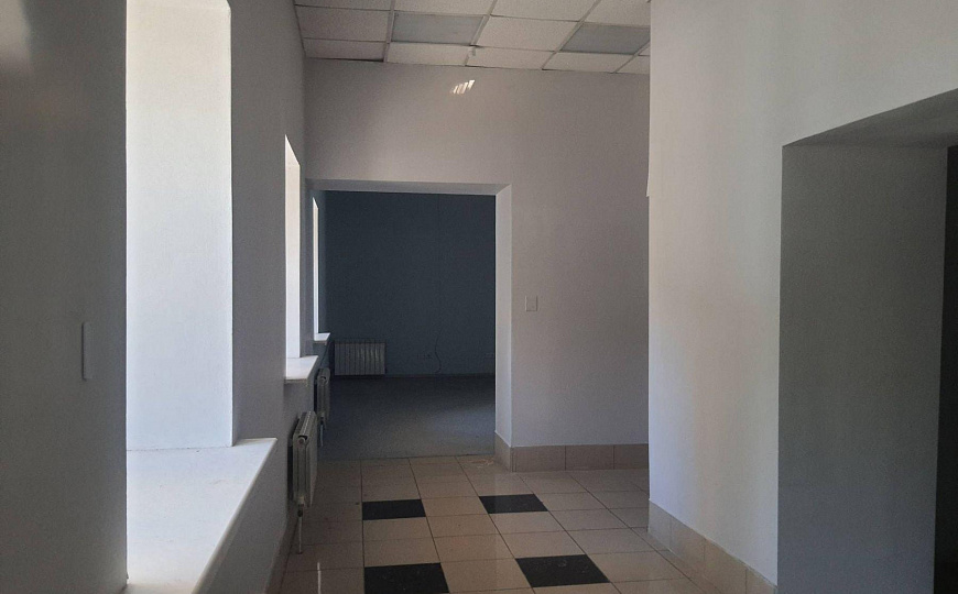 Сдается в аренду торговое помещение на первой линии, 341 м² фото