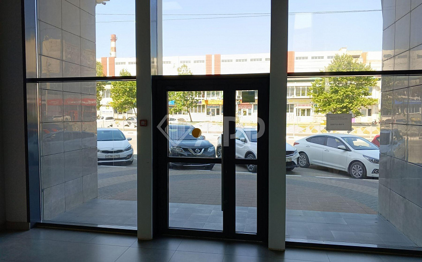 Сдаю на первой линии торговое помещение, 65 м² фото